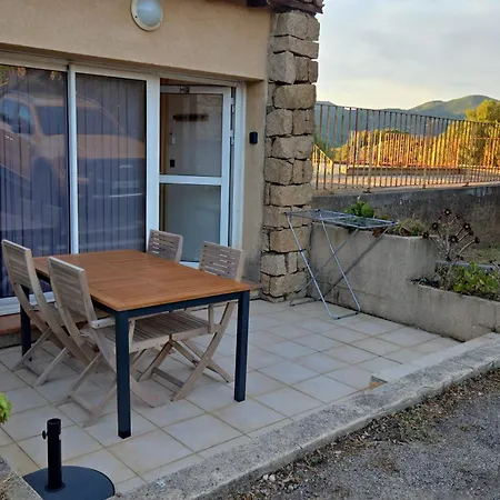 New Superbe F2 refait à neuf tout confort avec piscine et mer à pied Serra-di-Ferro (Corsica)