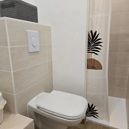 New Superbe F2 Refait A Neuf Confort Dans Avec Piscine Apartment