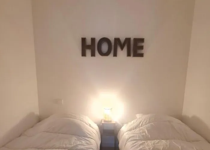 New Superbe F2 Refait A Neuf Tout Confort Avec Piscine Et Mer A Pied *