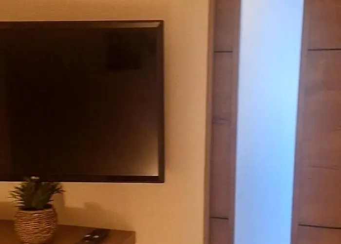 New Superbe F2 refait à neuf tout confort dans résidence avec piscine