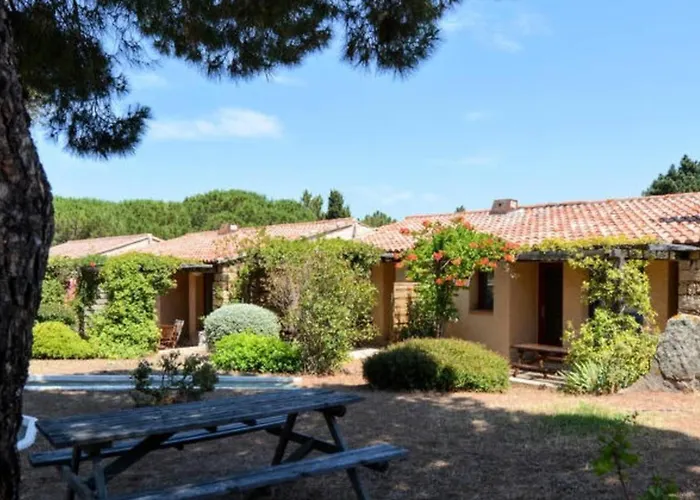 New Superbe F2 Refait A Neuf Tout Confort Avec Piscine Et Mer A Pied Serra-di-Ferro (Corsica)