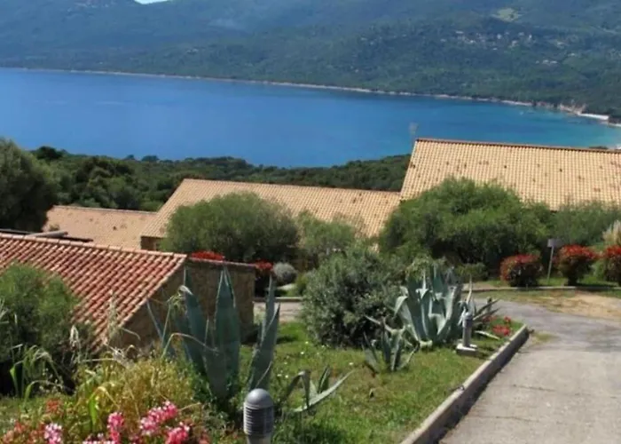 New Superbe F2 Refait A Neuf Confort Avec Piscine Et A Pied * Serra-di-Ferro (Corsica)